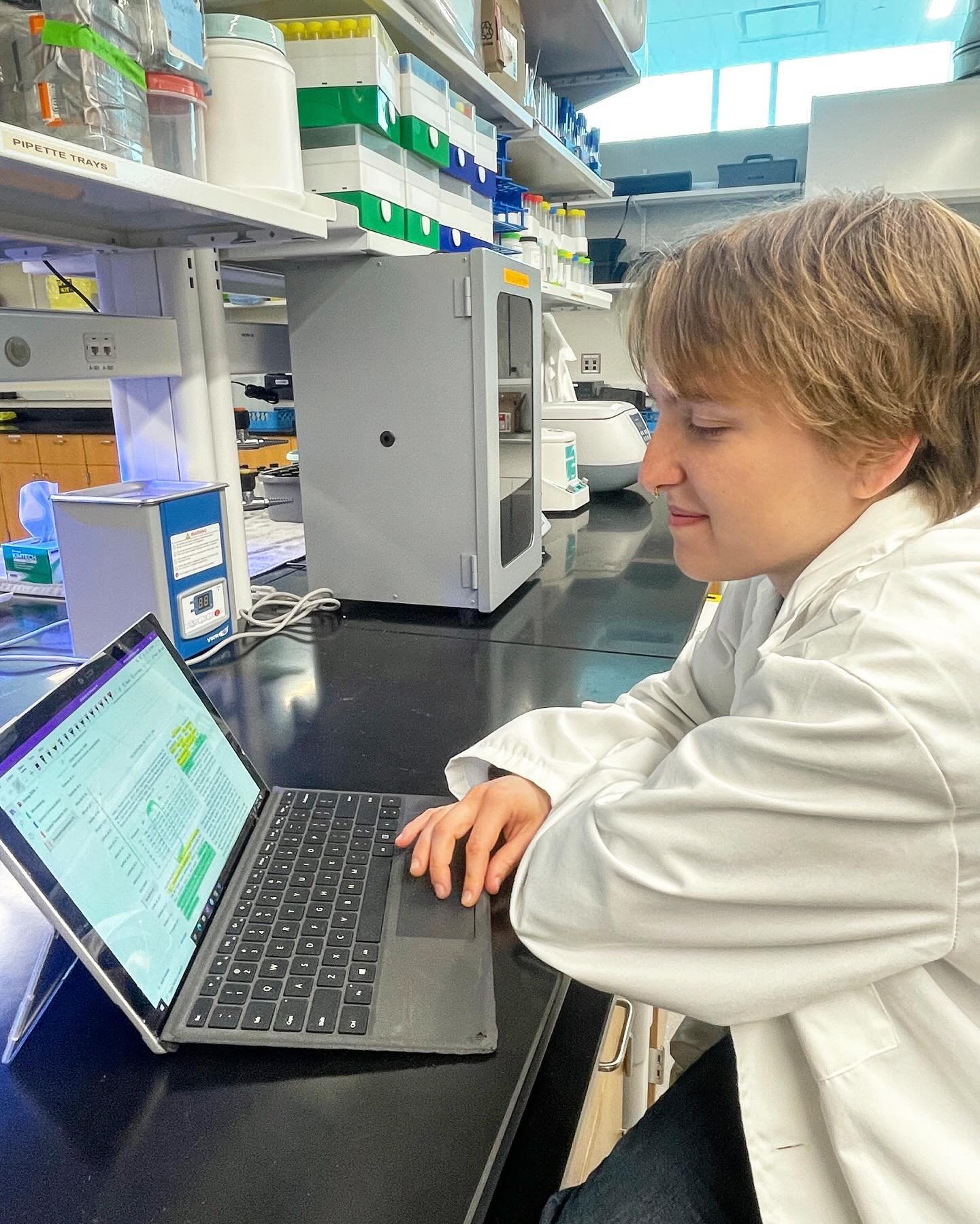 🌊Back with another DIS Update! 🌊 
👋Hey everyone, we&rsquo;re back with another exciting update from a Directed Independent Study (DIS) journey! Meet Danielle Lisiecki, a passionate undergraduate studying marine biology and proudly representing LS
