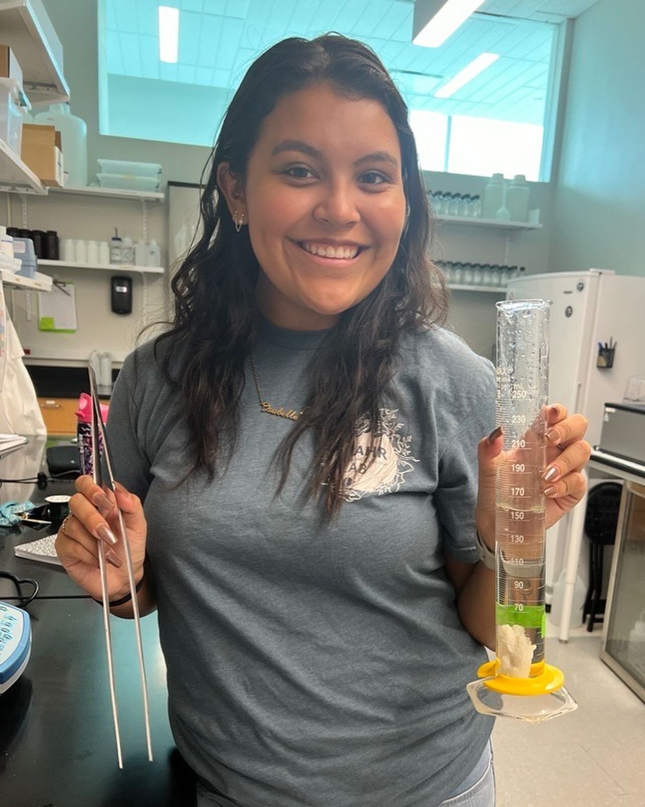 In spirit of wrapping up TAMUCC&rsquo;s spring semester🌸: 
Introducing Isabelle Morales, the final spotlight in our series of remarkable Directed Independent Study (DIS) projects! As an undergraduate studying marine biology and holding the esteemed